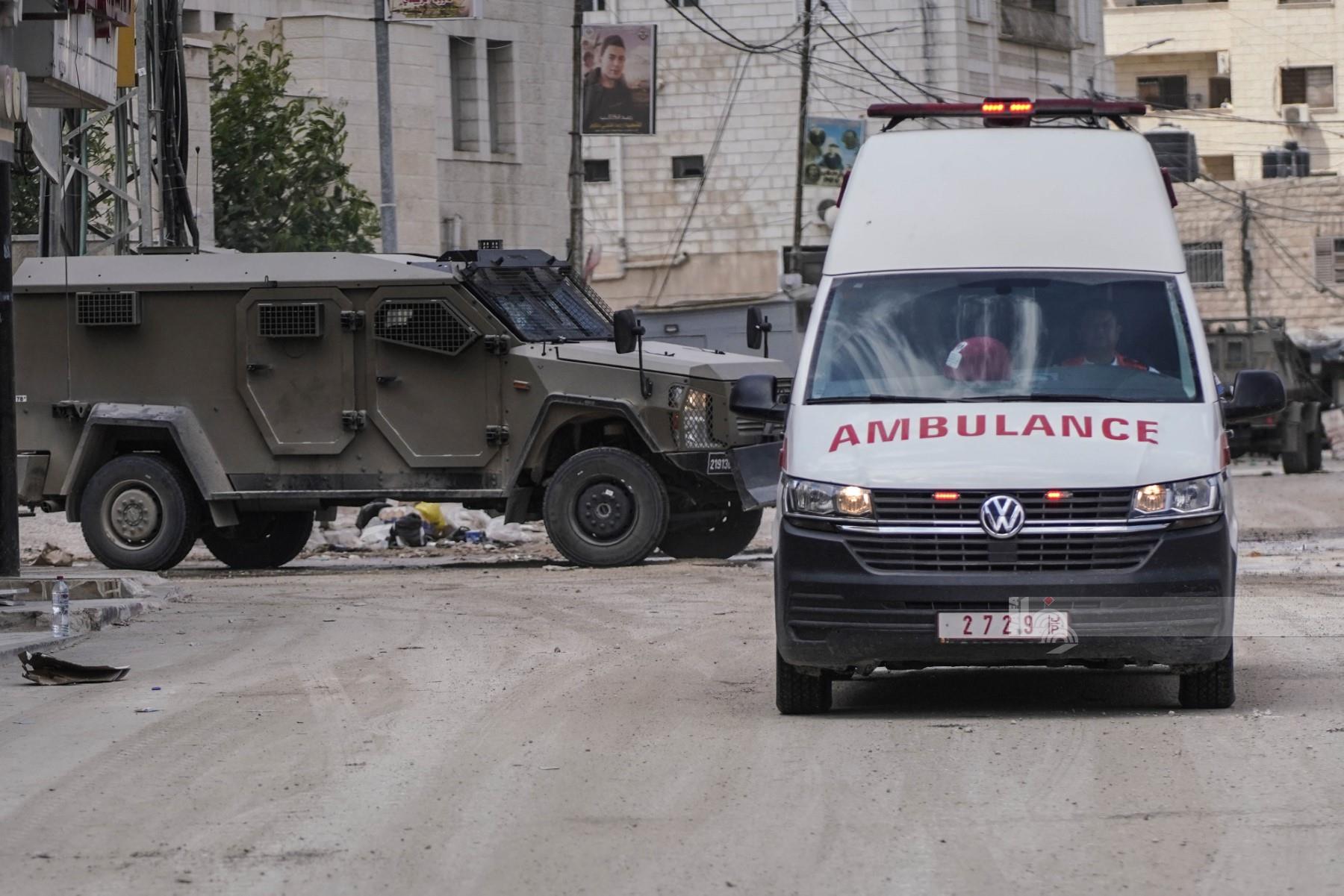 الاحتلال يستهدف مركبات الإسعاف والمسعفين خلال عدوانه المتواصل على مدينة جنين ومخيمها (تصوير: محمد منصور/وفا)